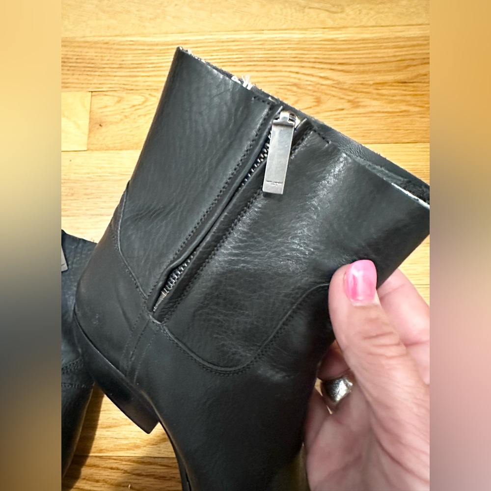 Yves Saint Laurent Women’s Theo Frayed Western Ankle Boots - Picture 12 of 16